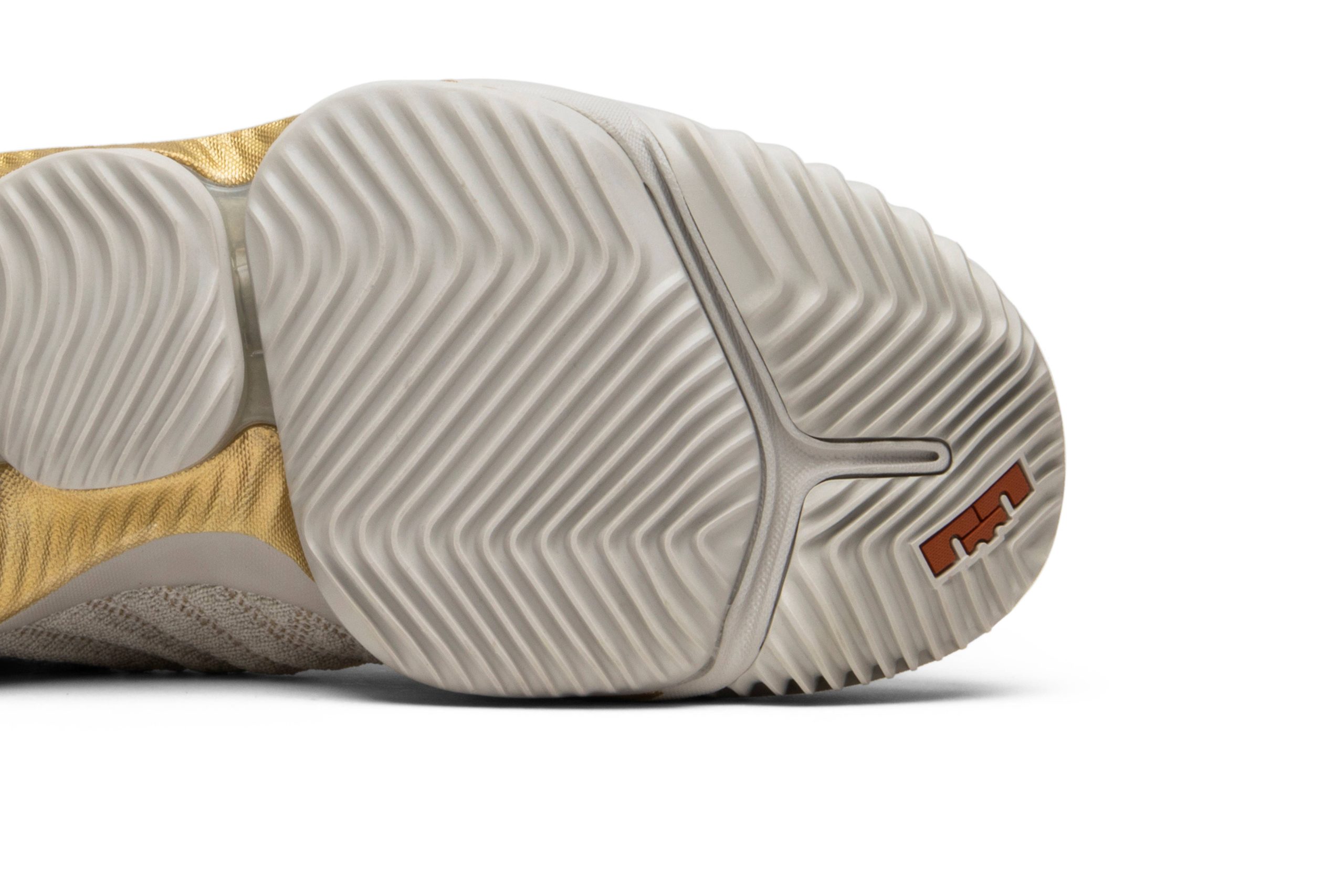 HFR x Nike LeBron 16 ‘Harlem’s Fashion Row’ BQ6583-100 Domahi store